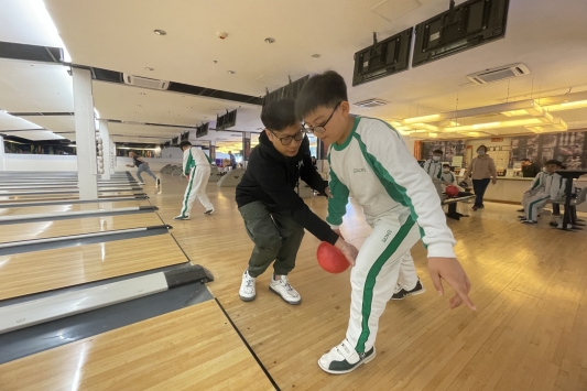 P.4 Bowling